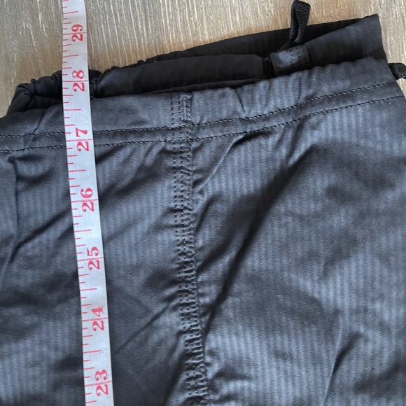 Black studio crop - Picture 6 of 8